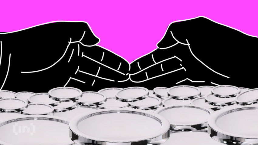 Which Altcoins Are Investors Accumulating Amid Market Fear? Is Altcoin Season in November Possible? Analysts Explain